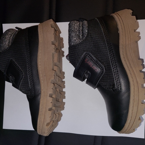 Boys Carters boots - Picture 3 of 4
